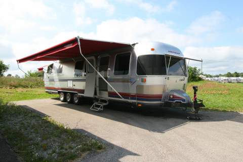 1997 AIRSTREAM AIRSTREAM AMERICAN LEGEND NORMAN ROCKWELL EDITION 34RBQ