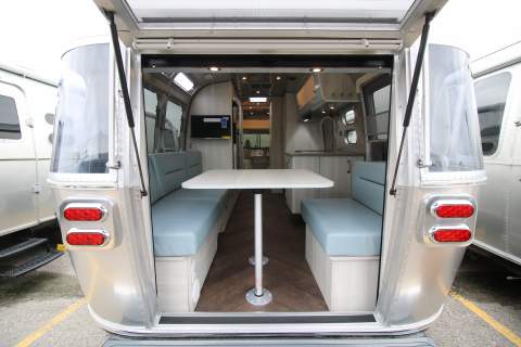 2025 AIRSTREAM AIRSTREAM INTERNATIONAL 27FB TWIN with HATCH
